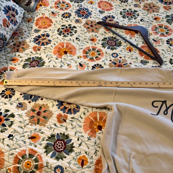 Gildan Beige Heavy Blend ‘Mama’ Sweatshirt Women’s Size Large‎ - Picture 6 of 6